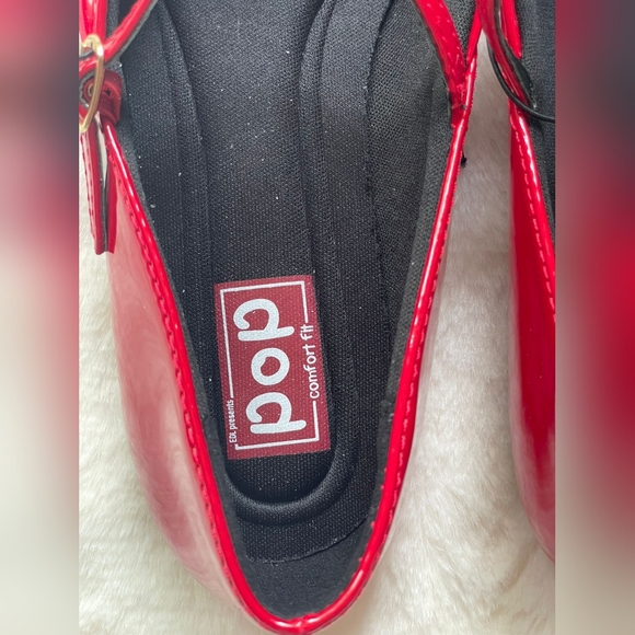 Pop Red Glossy Flats with Strap - Picture 4 of 7